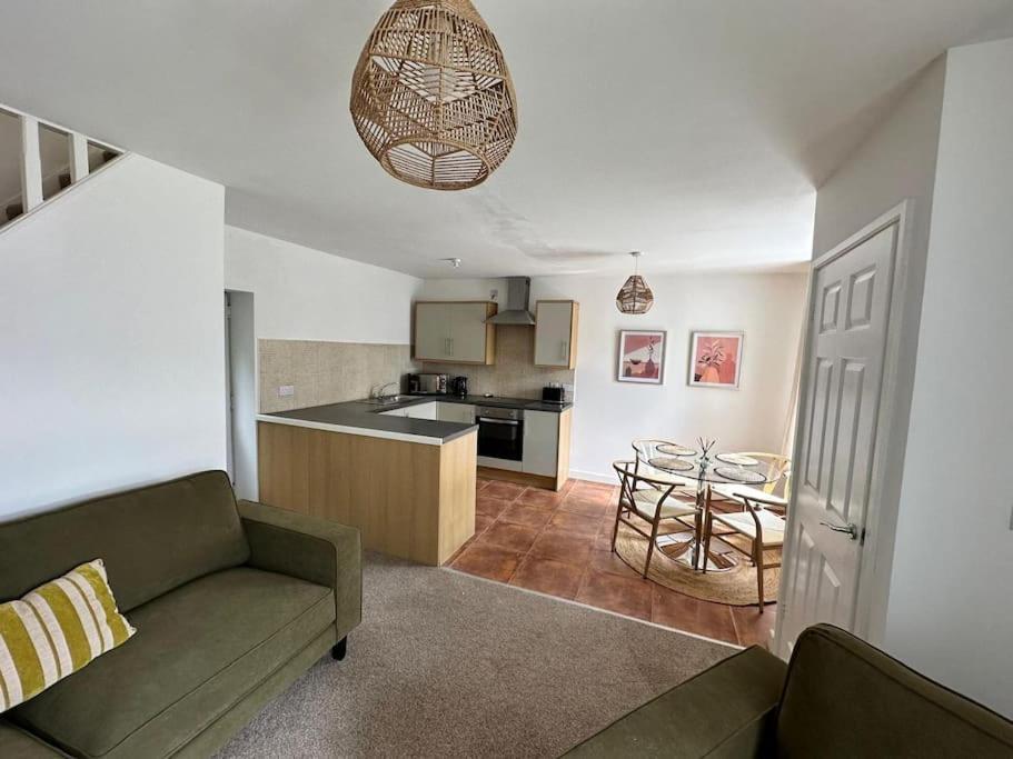 Stylish Miners Cottage At North Rd Porth  المظهر الخارجي الصورة